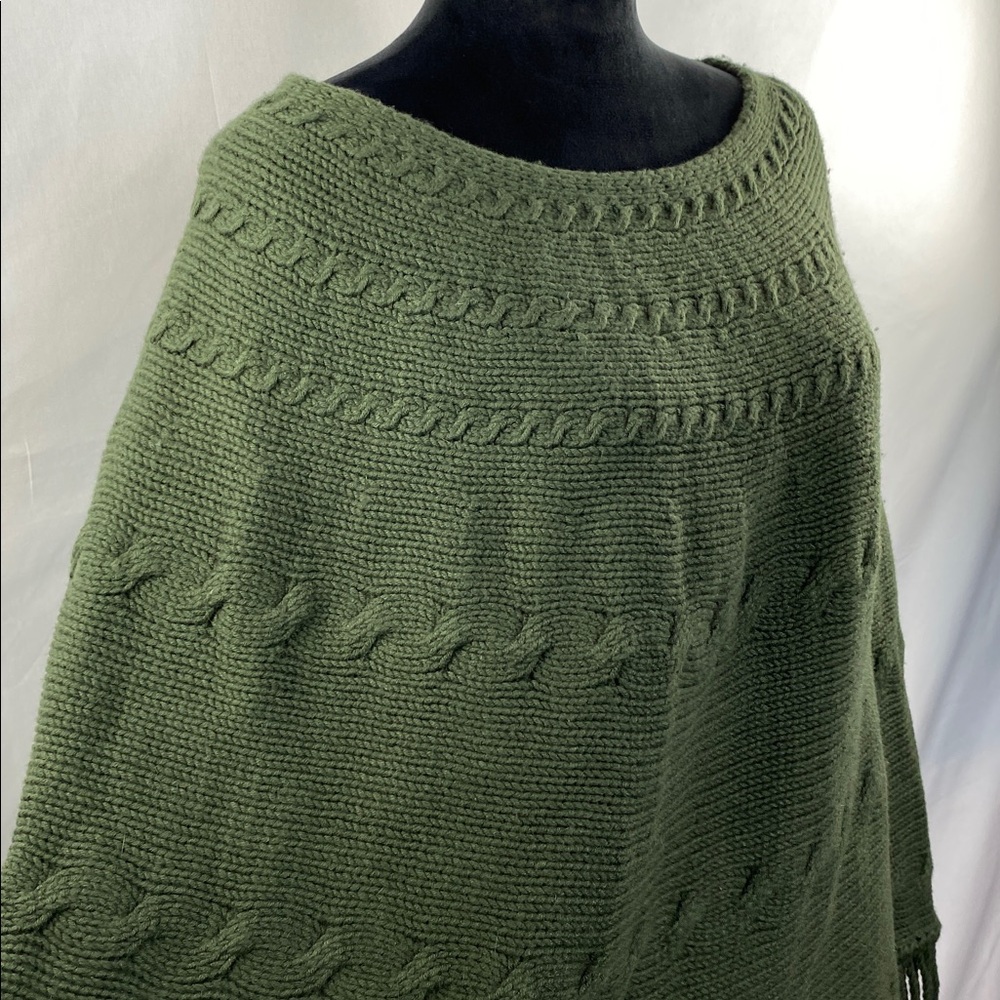 NWOT Lands’ End Green Wool Blend Chunky Cable Knit Fringe Poncho
